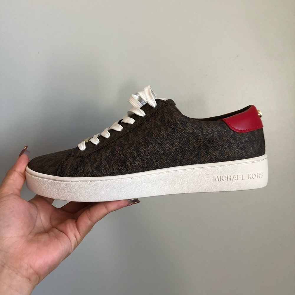 Michael kors size 6 in woman’s sneakers